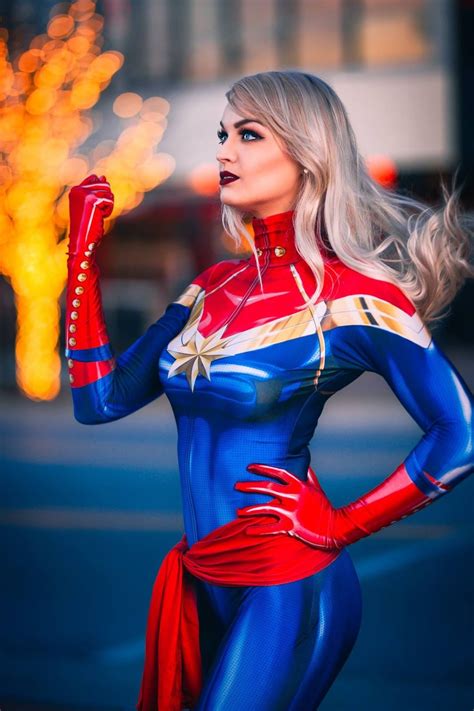 hot cosplayer|Comic.